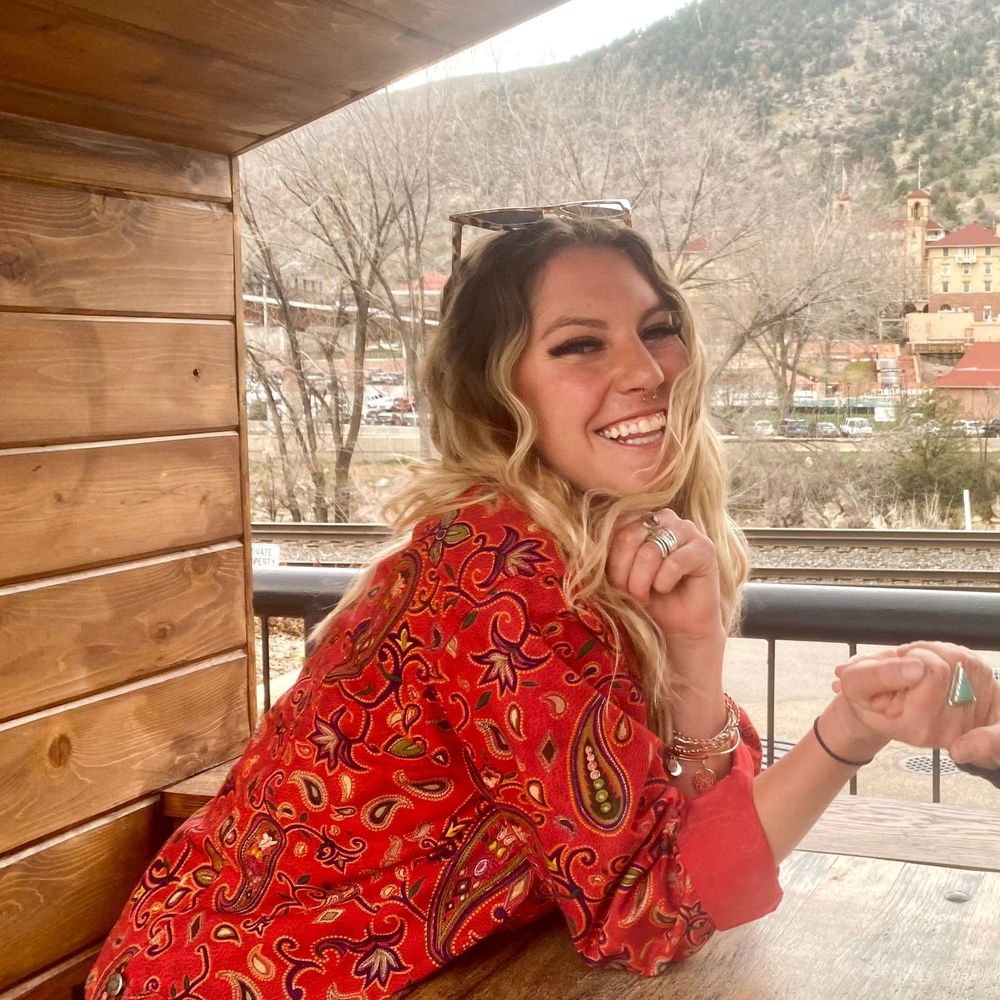Meet your Posher, Hilary